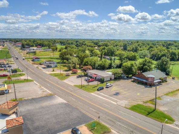 Runts BBQ: 1105 W Cherokee St, Wagoner, OK 74467